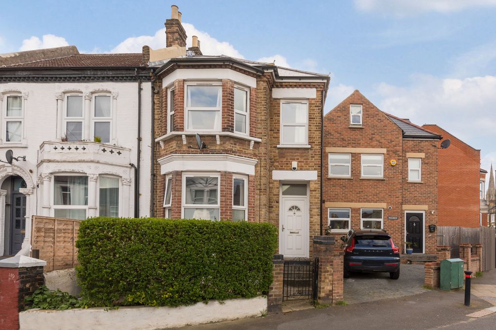 Property photo 1 of 8