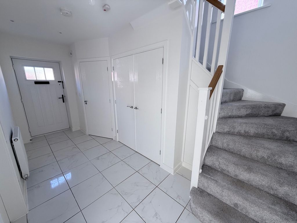 Property photo 2 of 17 8
