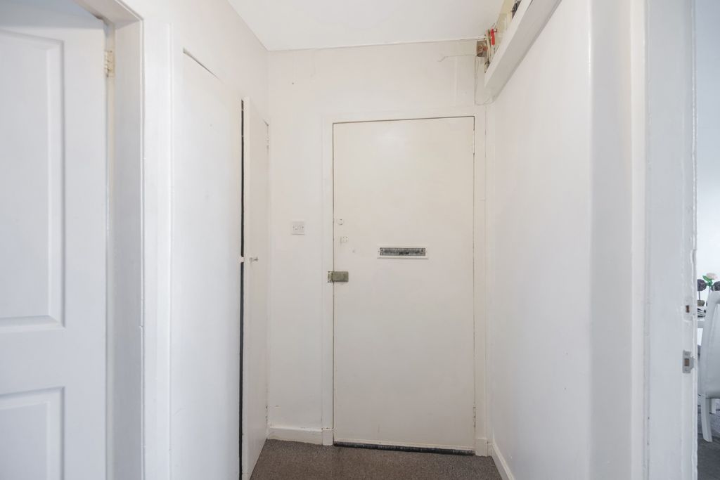 Property photo 3 of 25