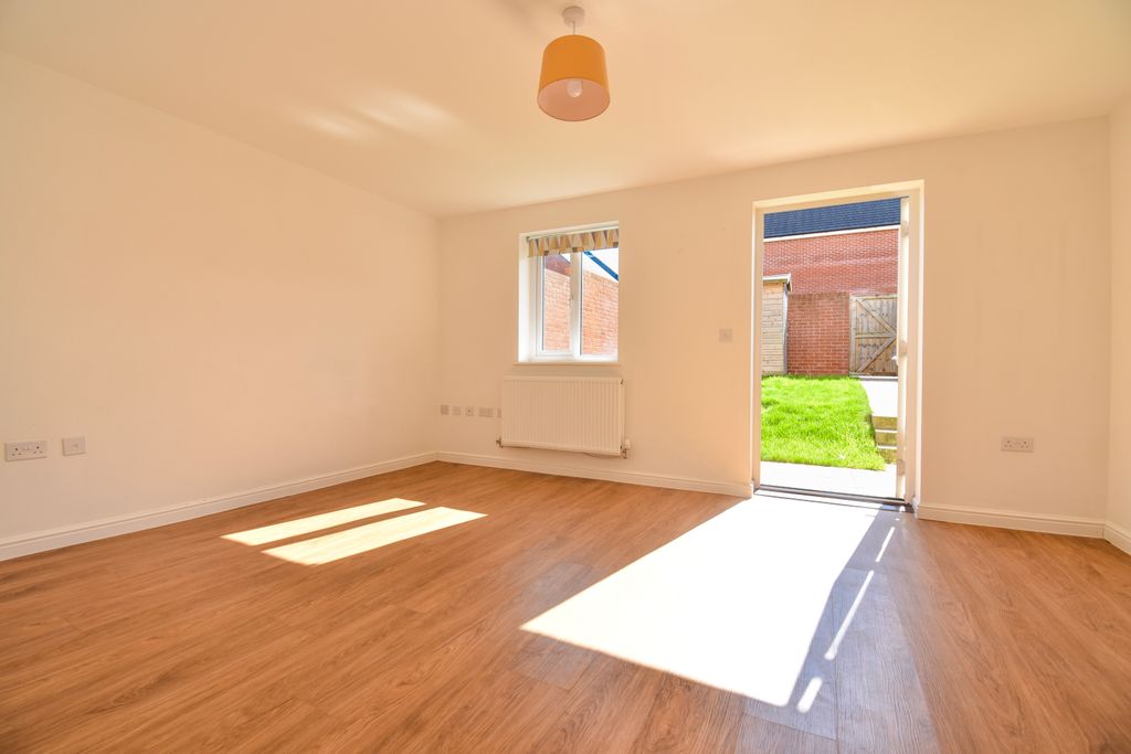 Property photo 3 of 13 10-Dsc_0021