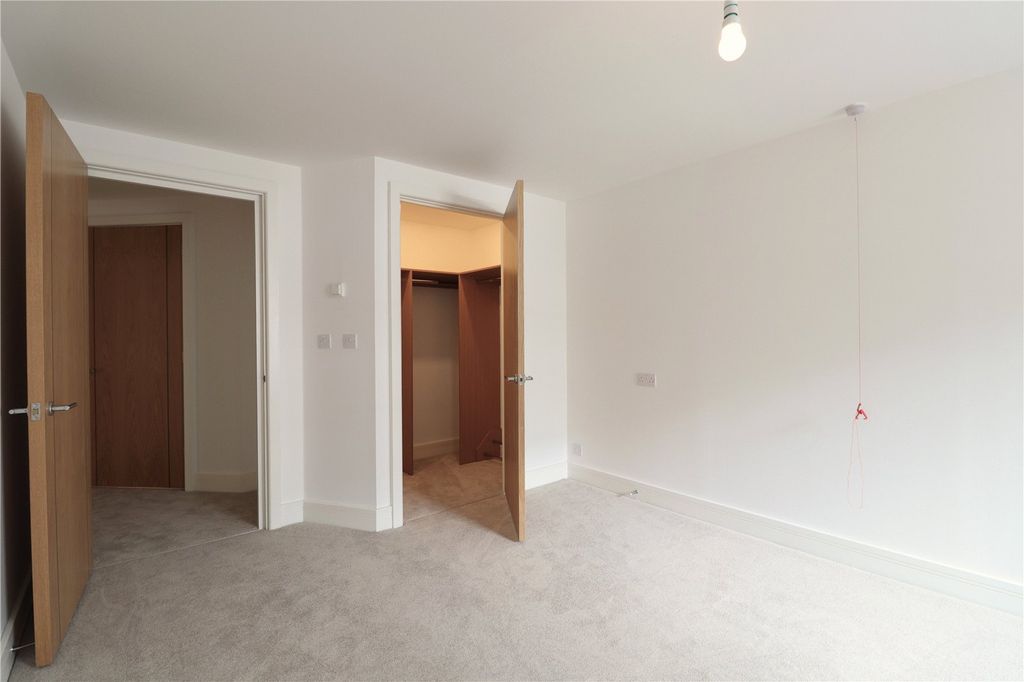 Property photo 3 of 16 Bedroom