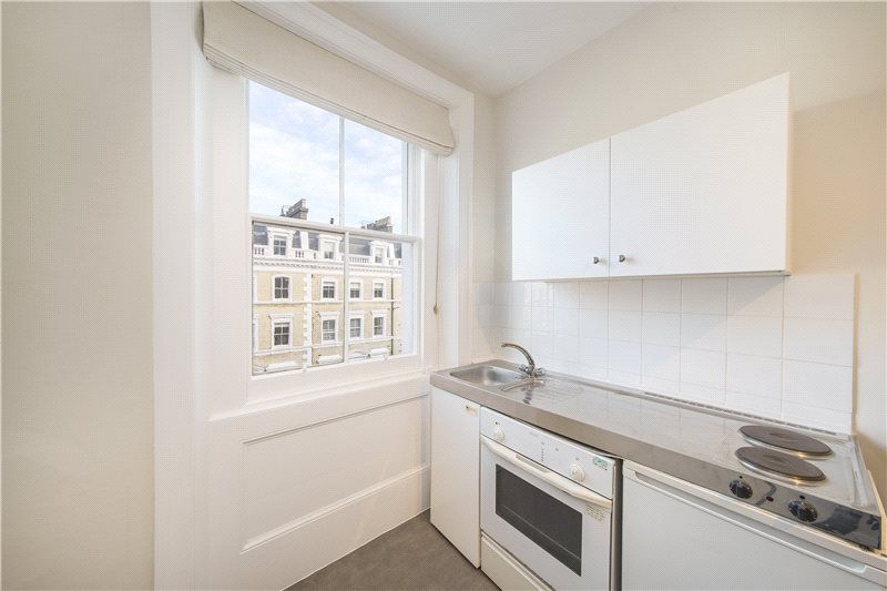 Property photo 2 of 6 Kitchenette