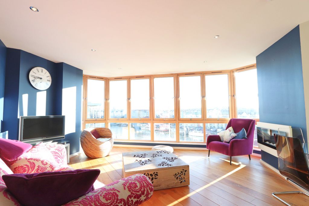 Property photo 2 of 18