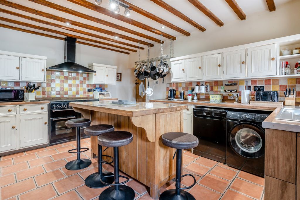 Property photo 3 of 39