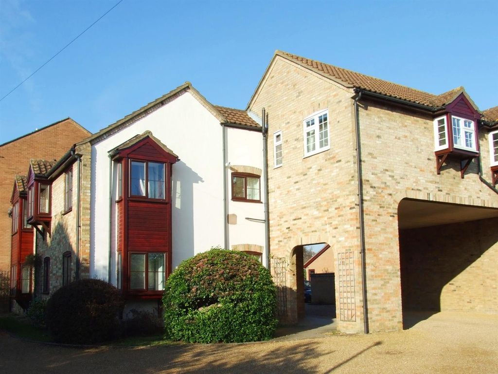 Property photo 1 of 5 10 Darwood Court, St Ives, Front.Jpg