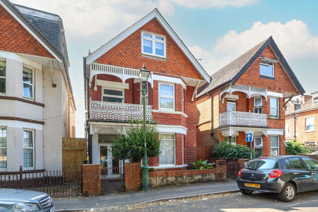 Property photo 1 of 12 333A7672