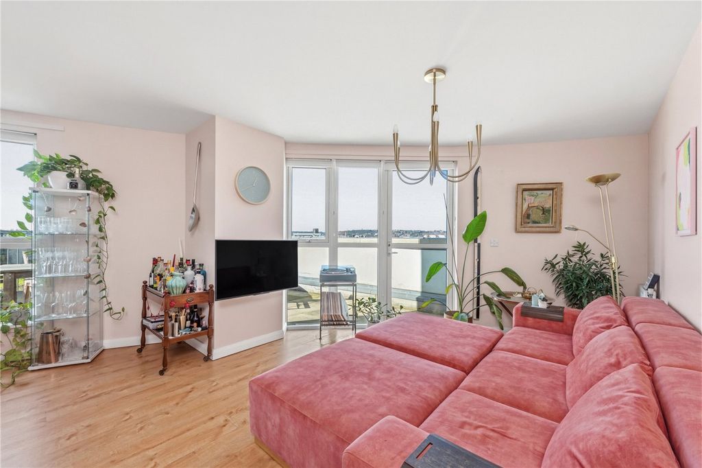 Property photo 2 of 12 Picture No. 15