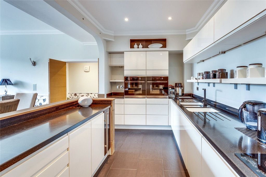 Property photo 3 of 16 Kitchen
