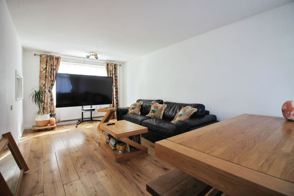 Property photo 3 of 19 Living Room