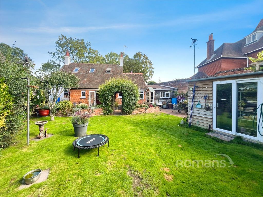 Property photo 2 of 27 Picture No. 17