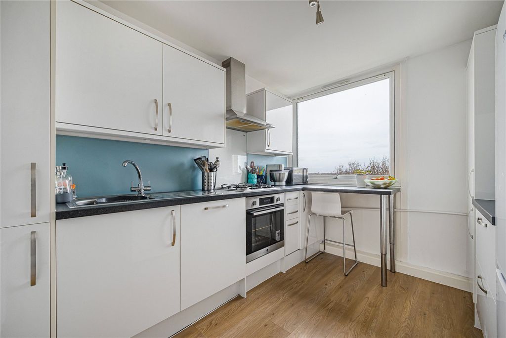 Property photo 2 of 13 Picture No. 15