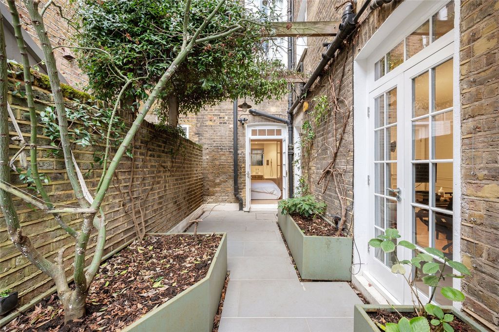 Property photo 2 of 19 Picture No. 21