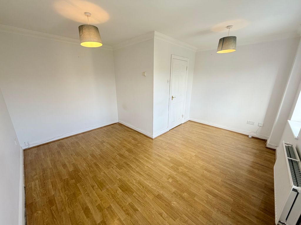 Property photo 3 of 11 Image