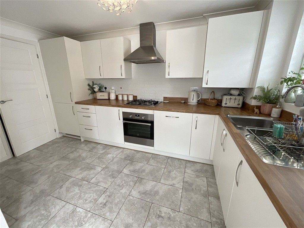 Property photo 3 of 16 Kitchen