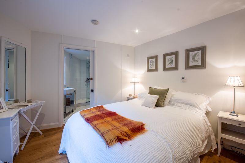 Property photo 3 of 32 Photo 40