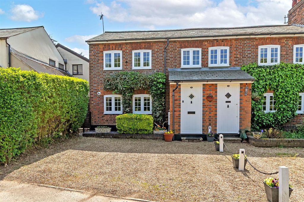 Property photo 2 of 23 28Tyttenhangergreen-12.Jpg