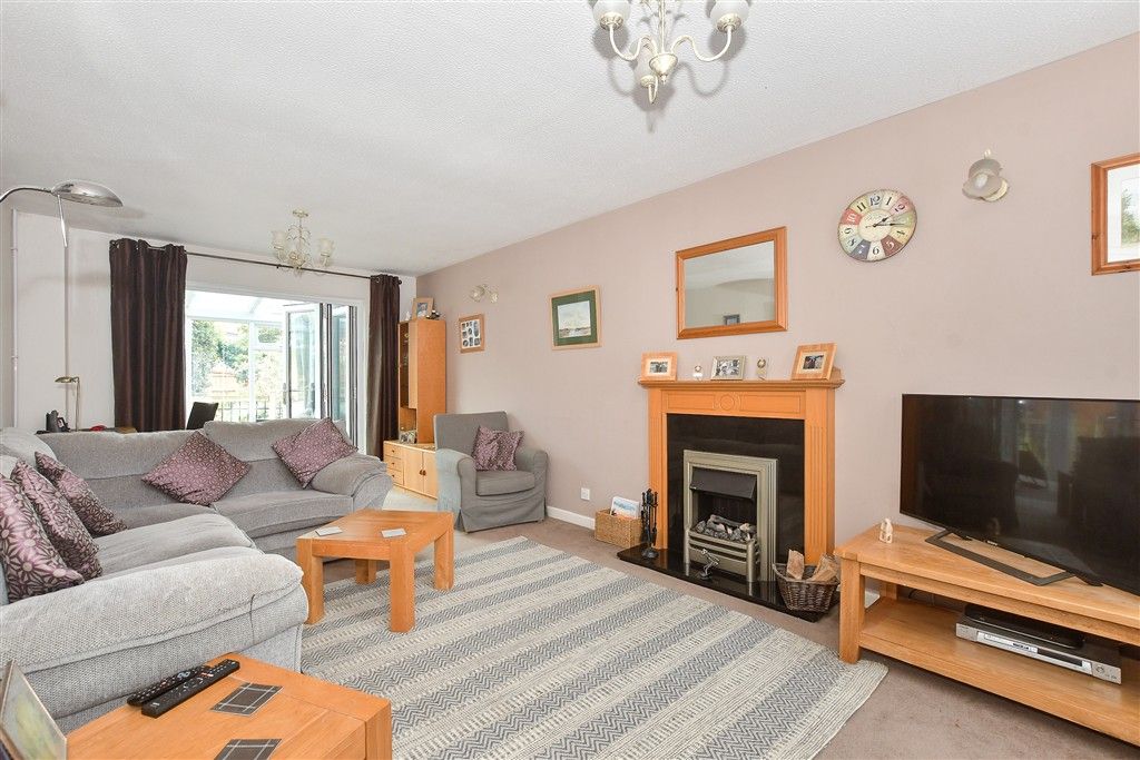 Property photo 3 of 15 Lounge