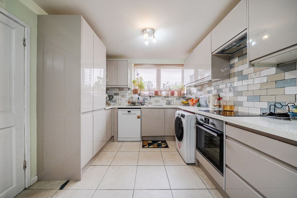 Property photo 3 of 20 Kitchen