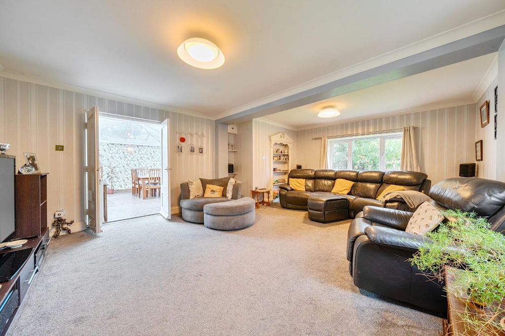 Property photo 3 of 20 Lounge.Jpg