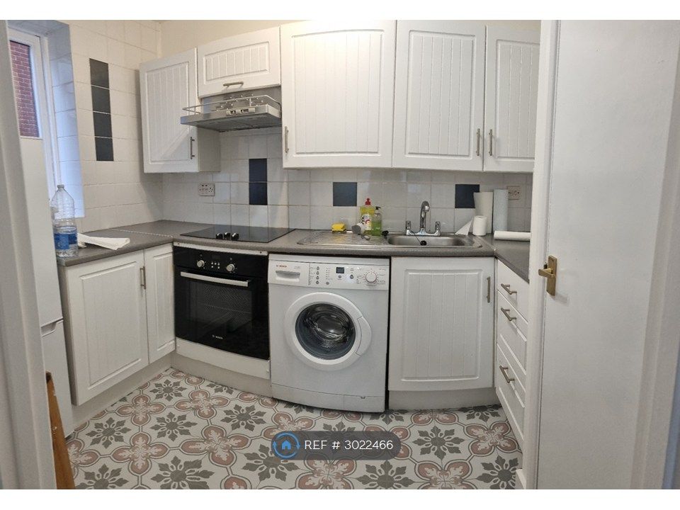 Property photo 3 of 7 Kitchen