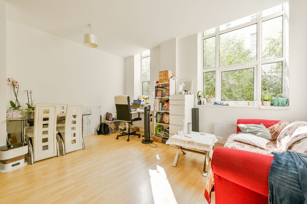 Property photo 2 of 6