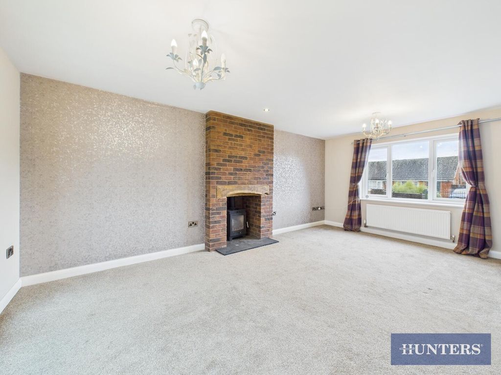 Property photo 3 of 30 Living Room