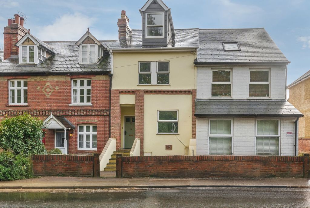 Property photo 2 of 12 London Road
