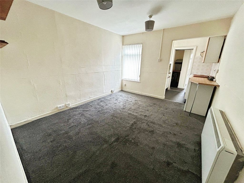 Property photo 2 of 5 Picture No. 12