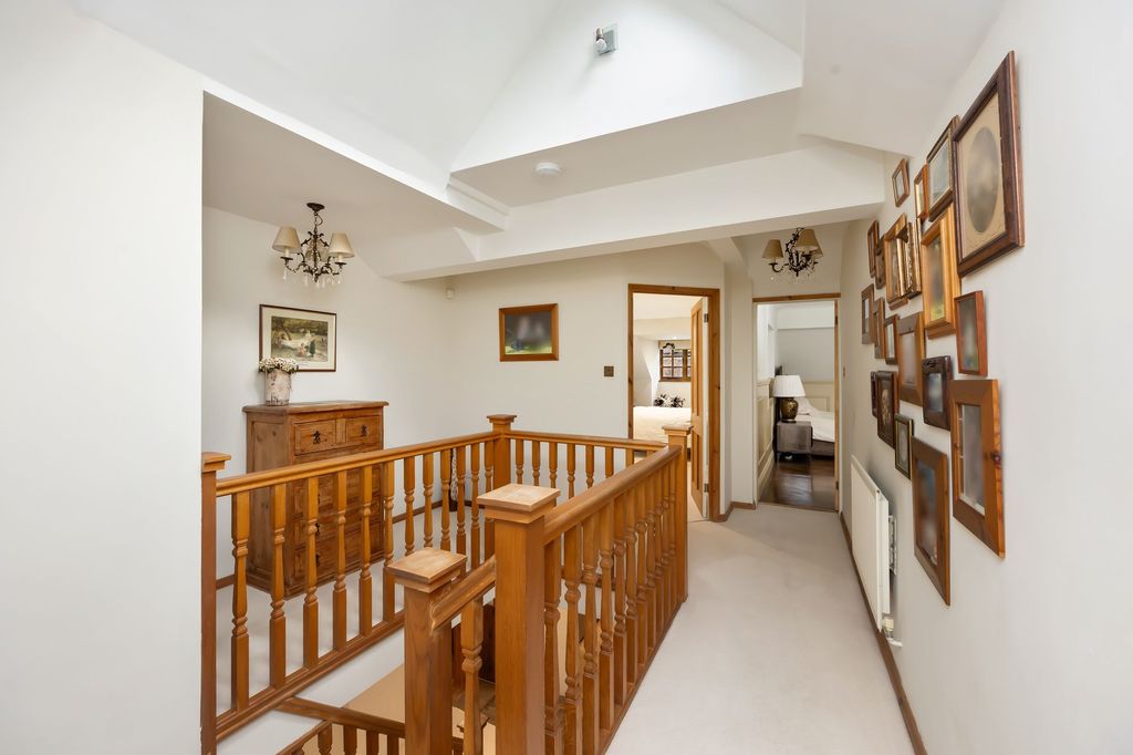 Additional image 13 of 6 bed detached house for saleWildgoose Drive, Horsham RH12