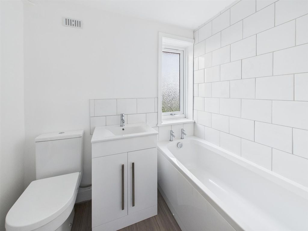 Property photo 3 of 31 Cam03844G0-Pr0389-Still021.Jpg