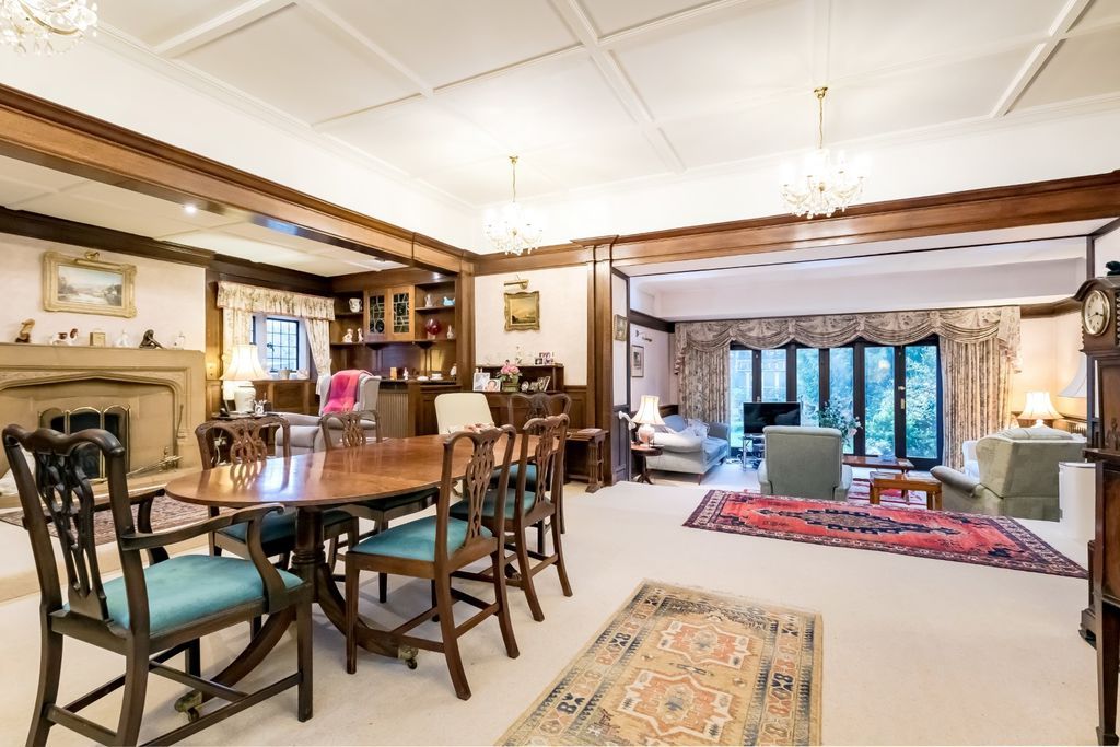 Property photo 3 of 13 Dining Area