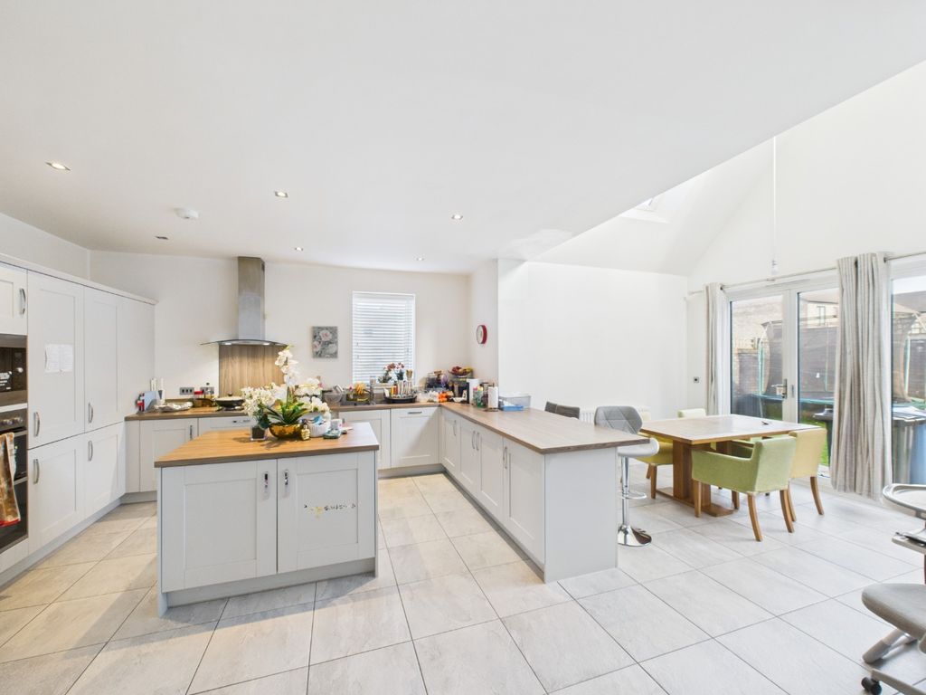 Property photo 3 of 18 4610198