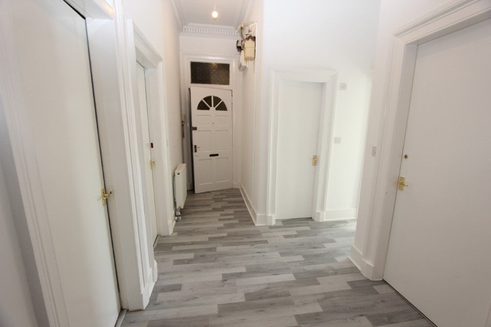 Property photo 2 of 10 Hall