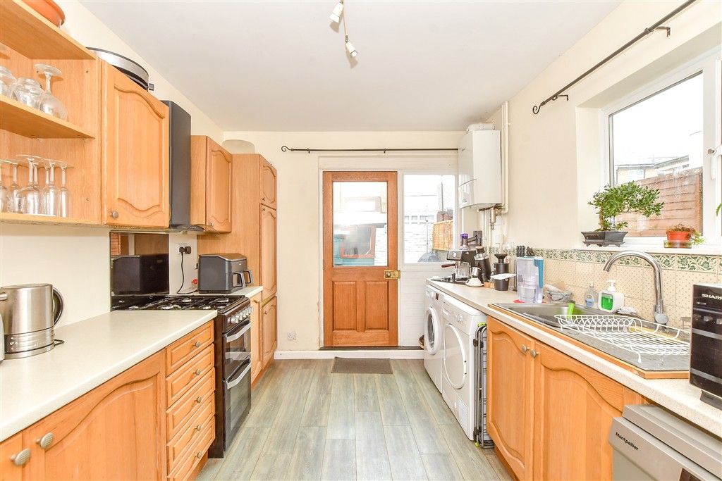 Property photo 3 of 8 Kitchen