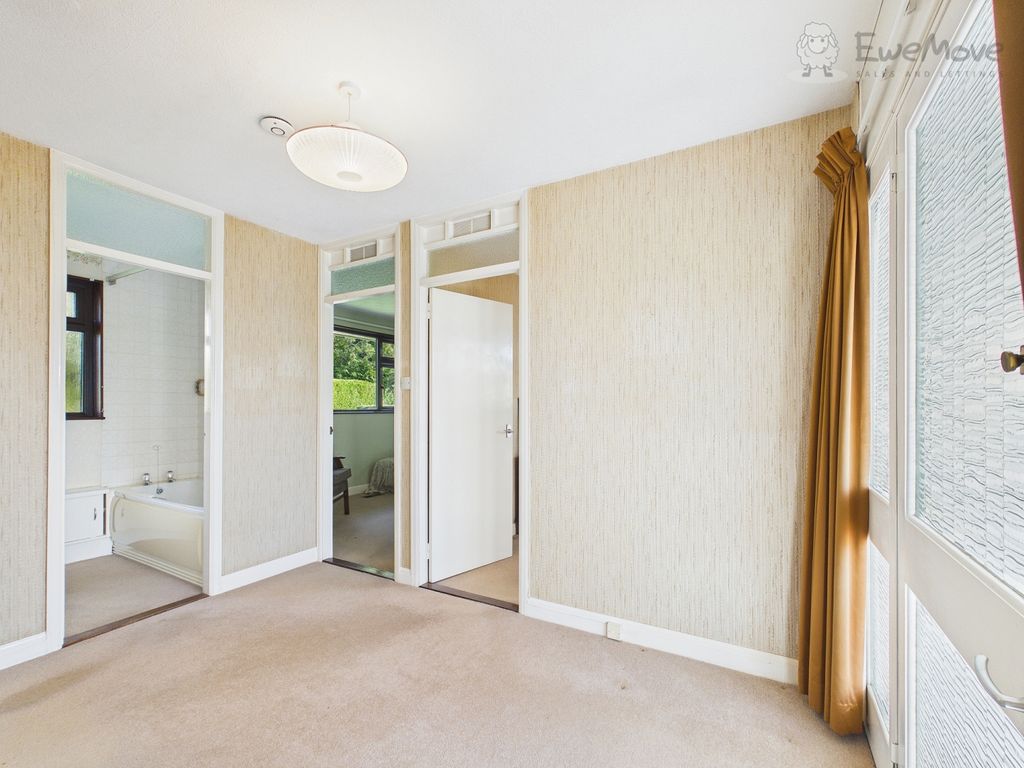 Property photo 3 of 16 Ewemove South Molton - West Park