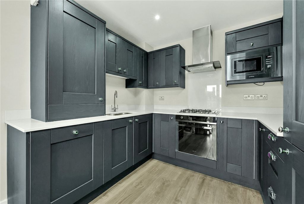 Property photo 3 of 9 Kitchen