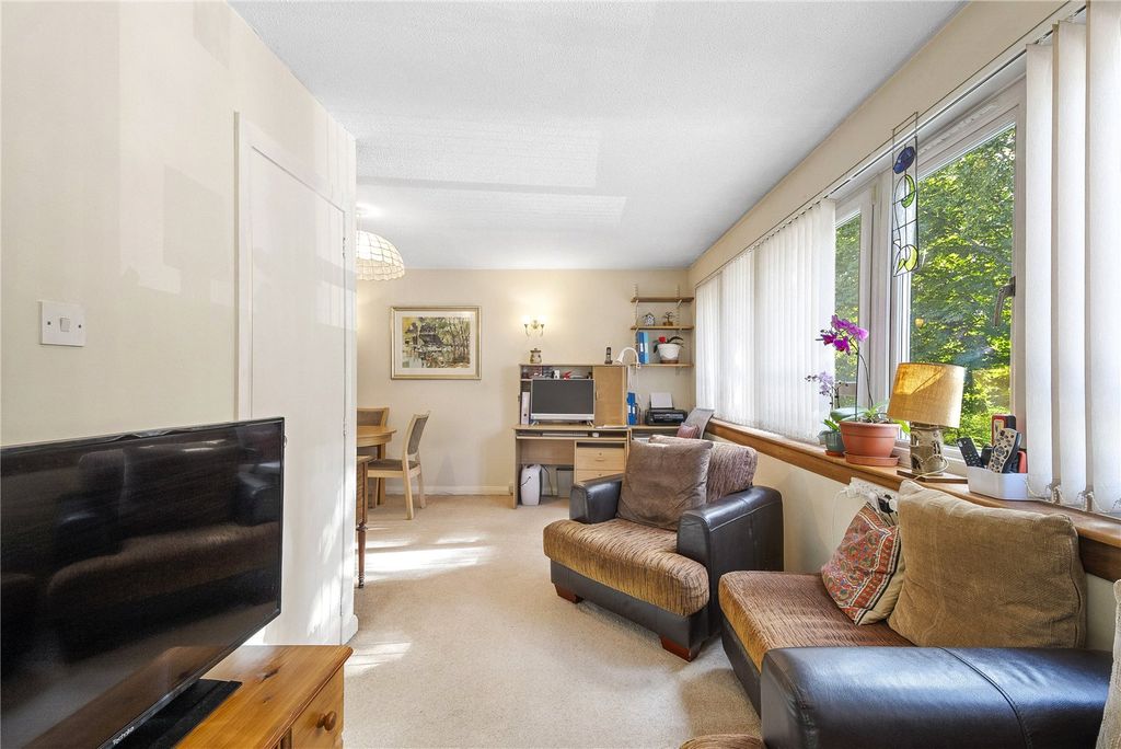 Property photo 3 of 17 Fonthill Terrace