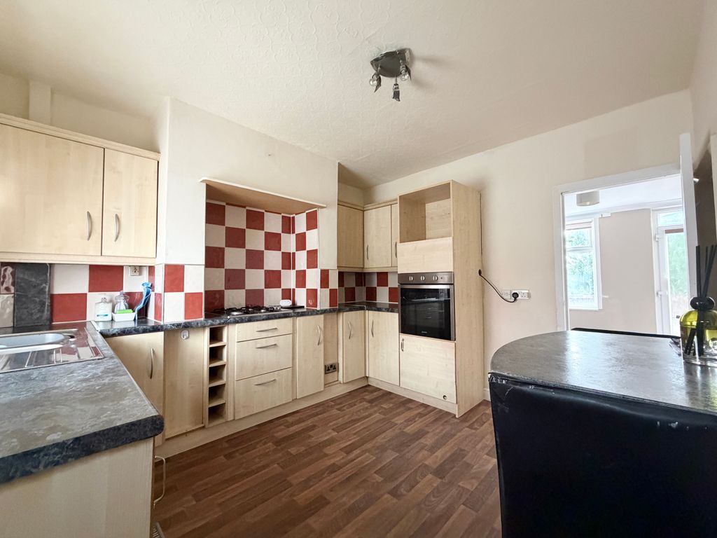 Property photo 2 of 11 Kitchen