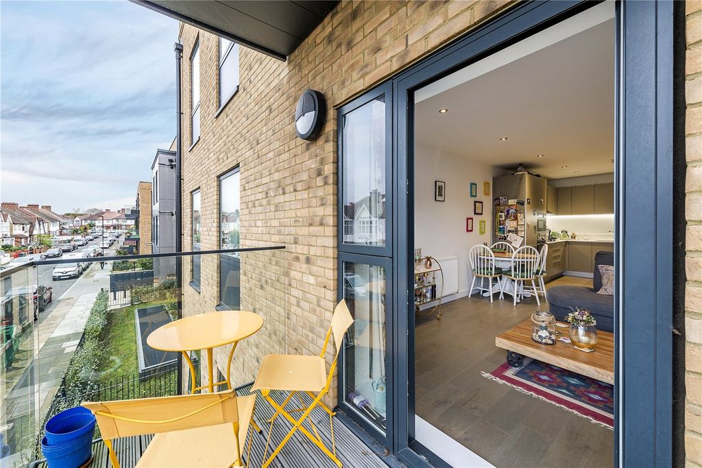 Property photo 1 of 8 Balcony