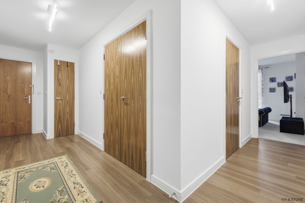 Property photo 3 of 17 4699832