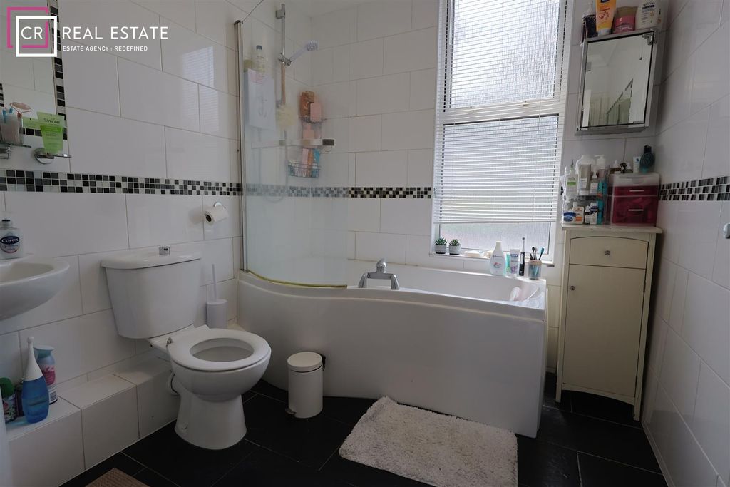 Property photo 1 of 5 Bathroom