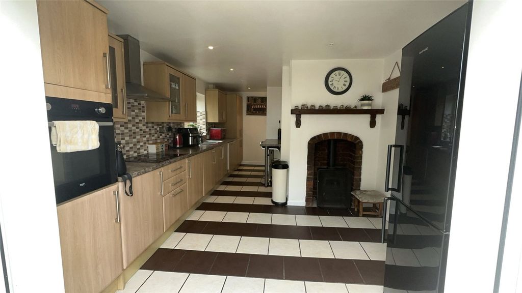 Property photo 3 of 26 Picture No. 25
