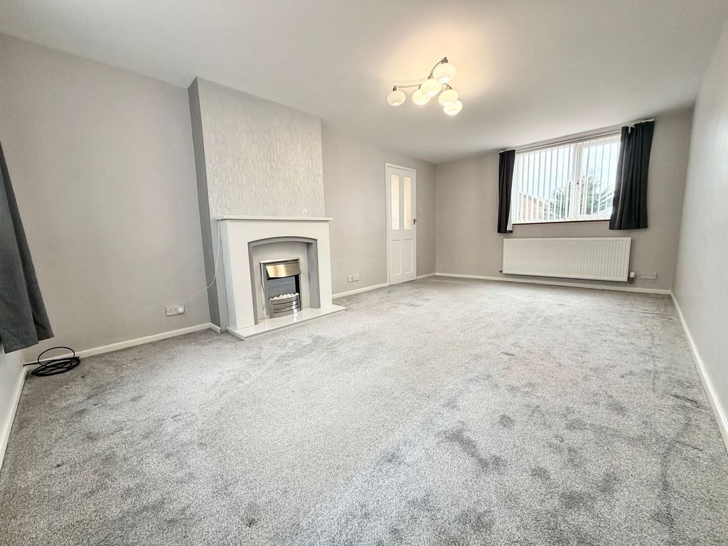 Property photo 2 of 12 Lounge