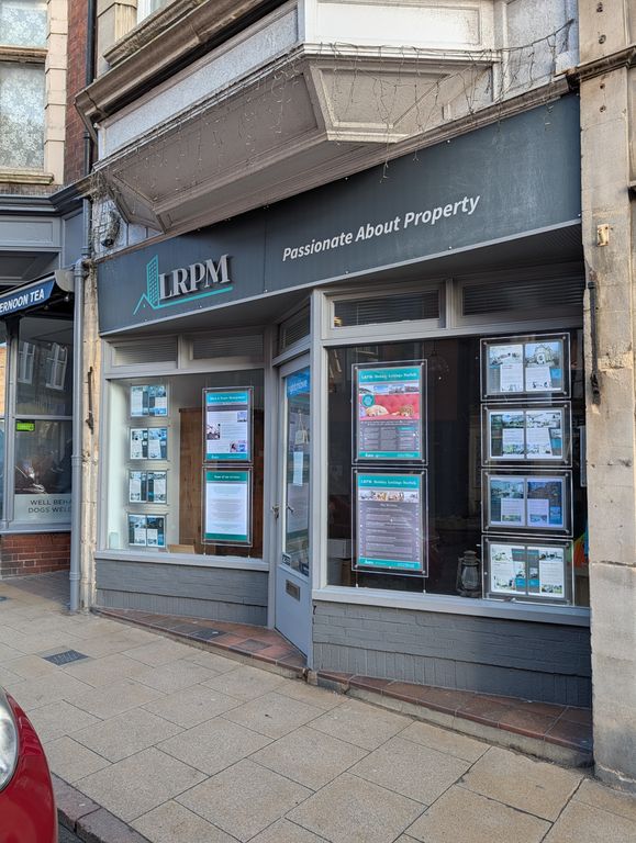 Property photo 1 of 6 Highstreet Window