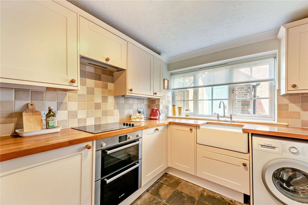 Property photo 2 of 10 Kitchen