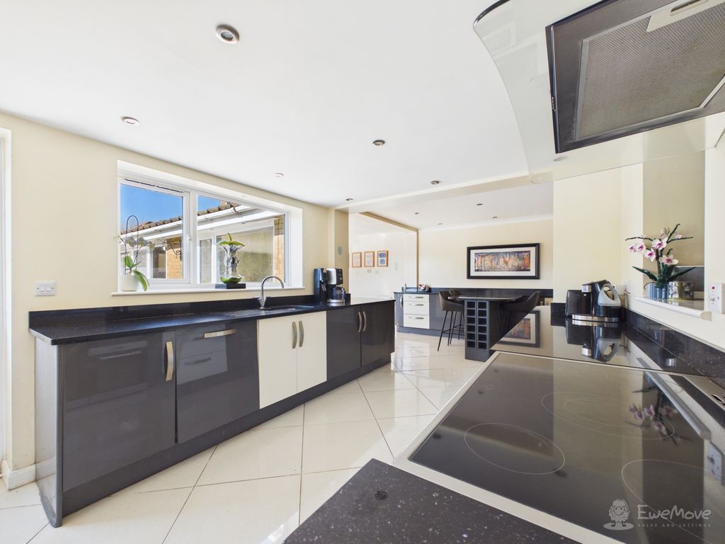 Property photo 2 of 34 Kitchen- Mark Stephens Ewemove Newmarket And Soham