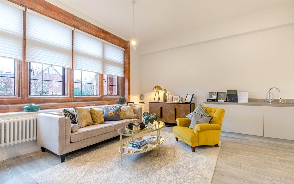 Property photo 2 of 14 Sitting Room