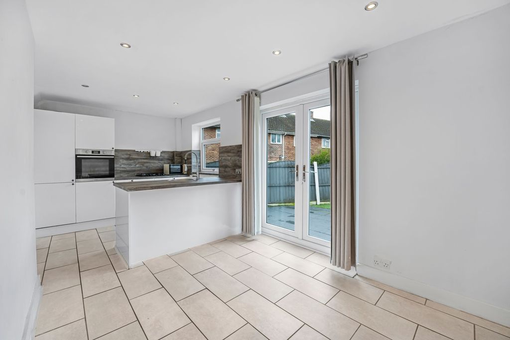 Property photo 3 of 23