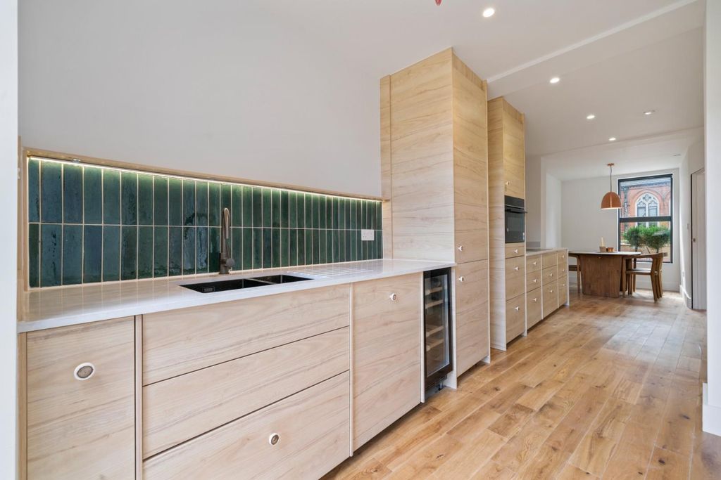 Property photo 2 of 8 31A Saltram Crescent W9 3Jr-10.Jpg