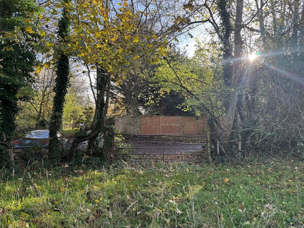 Property photo 2 of 7 Photo 2